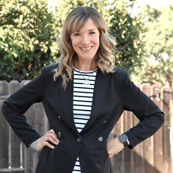 Meet your Posher, Amy! - Picture 3 of 5